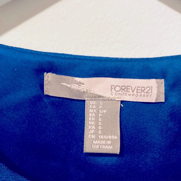 Contemporary Striped Dress - Picture 3 of 4